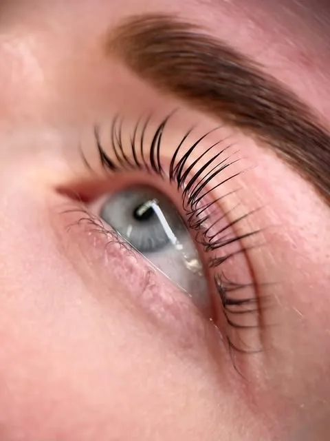 Mihalnice po lash liftingu